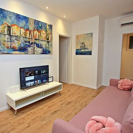 Apartman Michelangelo In The Centar Of Supetar Exterior photo